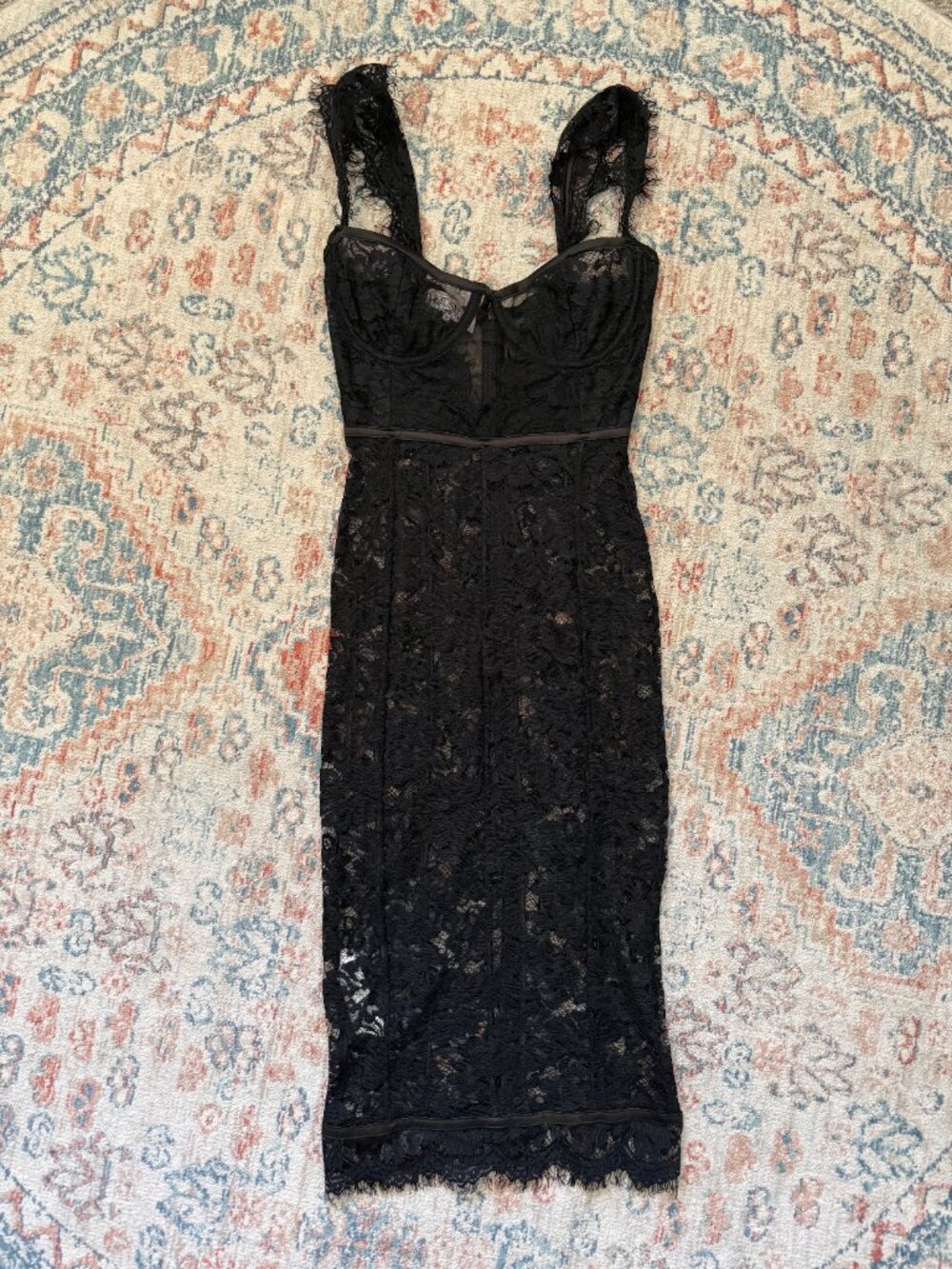 House of CB Hermosa Lace Dress : XS - Picture 3 of 8